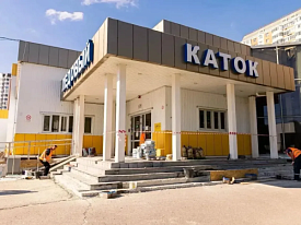 Глава Лобни проконтролировала ход ремонта Ледового катка