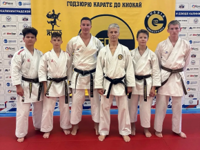 Каратисты из Лобни получили черные пояса Каратисты из Лобни получили черные пояса