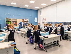 Спортивное утро в Лобне: глава города присоединилась к зарядке со школьниками Спортивное утро в Лобне: глава города присоединилась к зарядке со школьниками