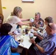 В ОДП "Уют" проходит мастер-класс по изготовлению лотосов для отдыхающих