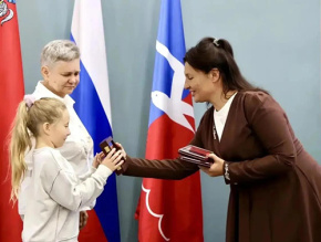 Семье погибшего участника СВО из Лобни передали государственные награды Семье погибшего участника СВО из Лобни передали государственные награды