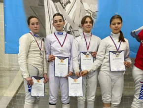 Фехтовальщица из Лобни завоевала серебро на Всероссийском турнире «Окские клинки» Фехтовальщица из Лобни завоевала серебро на Всероссийском турнире «Окские клинки»