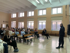 Полицейские в Лобне рассказали родителям, как обезопасить своих детей Полицейские в Лобне рассказали родителям, как обезопасить своих детей