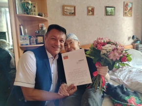 В Лобне поздравили с юбилеем труженицу тыла Раису Комарову В Лобне поздравили с юбилеем труженицу тыла Раису Комарову