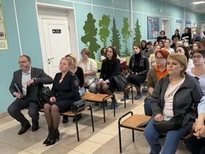 В Лобне полицейские и общественник приняли участие в общешкольном родительском собрании В Лобне полицейские и общественник приняли участие в общешкольном родительском собрании