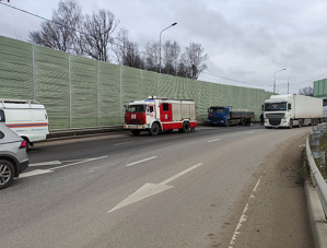 Лобненские городские службы оперативно ликвидировали последствия повреждения емкости, содержащей неконцентрированную азотную кислоту Лобненские городские службы оперативно ликвидировали последствия повреждения емкости, содержащей неконцентрированную азотную кислоту