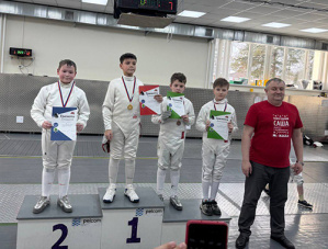 Юные фехтовальщики из Лобни завоевали золото на турнире в Дубне Юные фехтовальщики из Лобни завоевали золото на турнире в Дубне