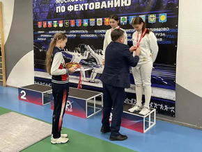 Юные фехтовальщики из Лобни завоевали золото и бронзу на Первенстве Московской области Юные фехтовальщики из Лобни завоевали золото и бронзу на Первенстве Московской области