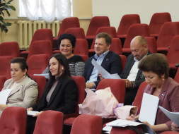 Двенадцать вопросов вошли в повестку дня заседания городского Совета депутатов.