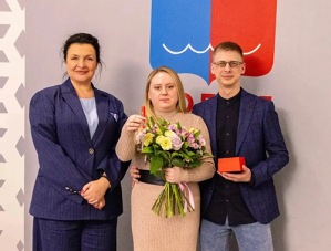 Фельдшерам Лобненской больницы вручили ключи от квартиры Фельдшерам Лобненской больницы вручили ключи от квартиры