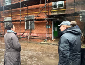 Глава Лобни оценила ход капитального ремонта дома № 4 по улице Текстильная Глава Лобни оценила ход капитального ремонта дома № 4 по улице Текстильная