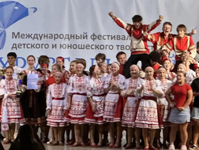 Ансамбль «Сувенир» из Лобни завоевал Гран-при международного конкурса в Туапсе Ансамбль «Сувенир» из Лобни завоевал Гран-при международного конкурса в Туапсе