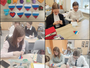 Школьницы из Лобни изготовили талисманы для военнослужащих Школьницы из Лобни изготовили талисманы для военнослужащих