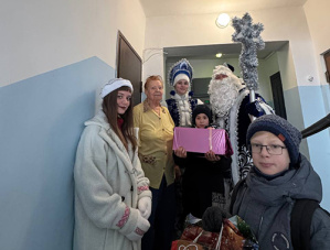 Новогоднее чудо: лобненские школьники подарили одиноким пенсионерам праздник и тепло Новогоднее чудо: лобненские школьники подарили одиноким пенсионерам праздник и тепло
