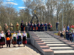 Начальник ОМВД России по г.о. Лобня приняла участие в торжественной церемонии зажжения Вечного огня 